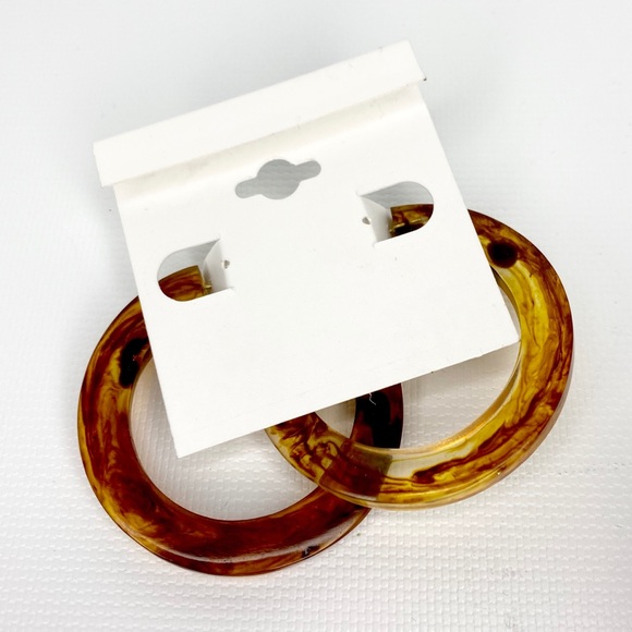 NEW Shiraleah Faux Tortoise Shell Boho Chic C Hoop Earrings - Picture 5 of 9